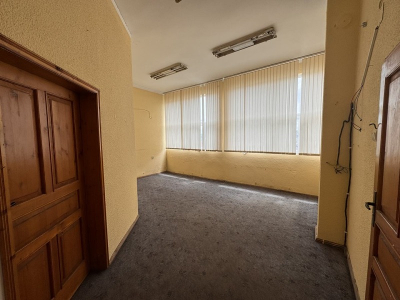 De vânzare  Birou Ruse , Rodina 1 , 220 mp | 46537010 - imagine [3]