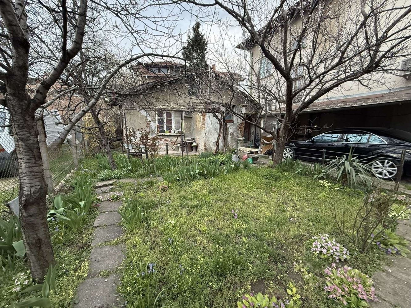 Продава КЪЩА, гр. София, Левски В, снимка 2 - Къщи - 54330339