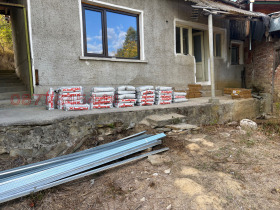 КЪЩА, 100 m2