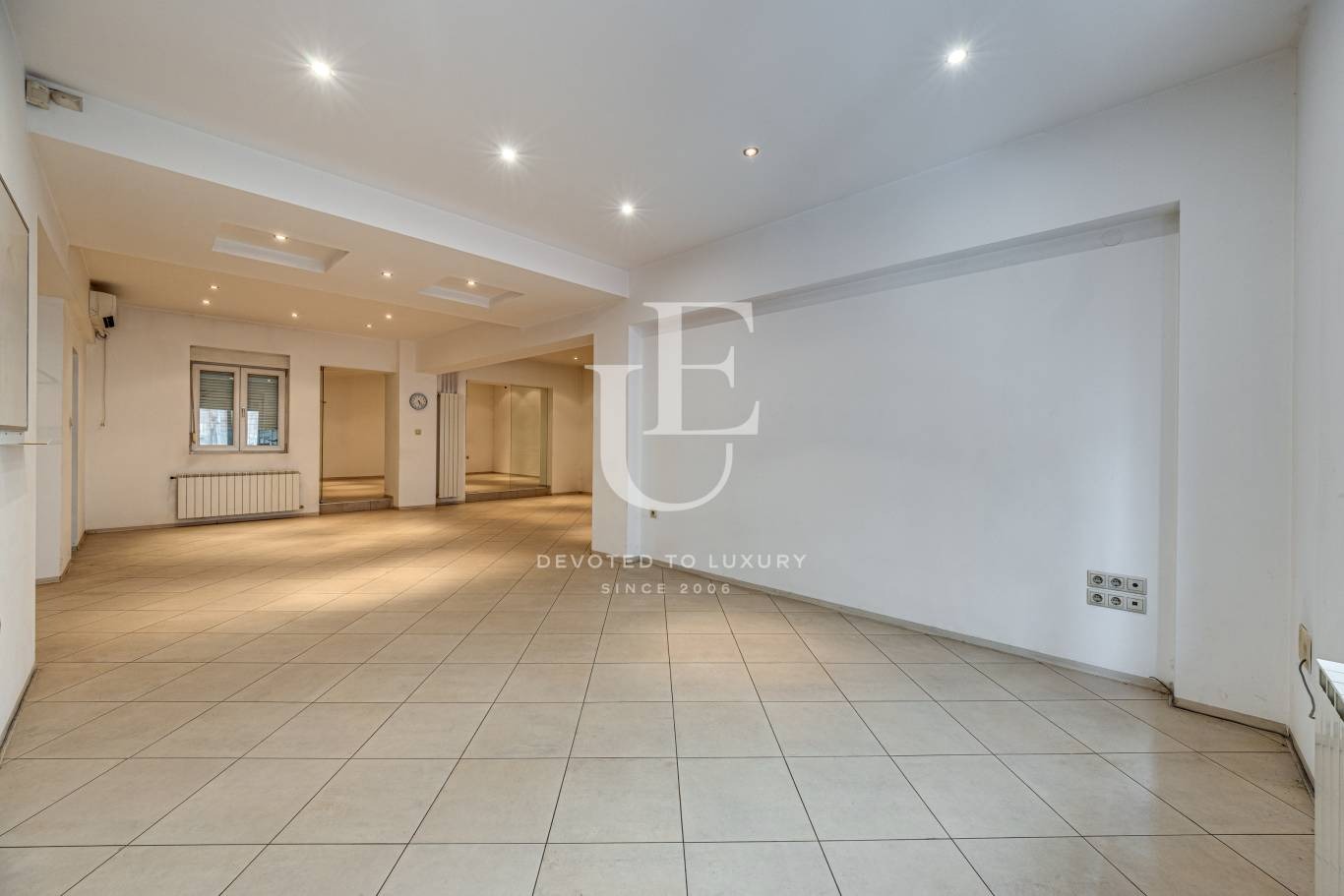 Продава 3-СТАЕН, гр. София, Център, снимка 2 - Апартаменти - 54364285