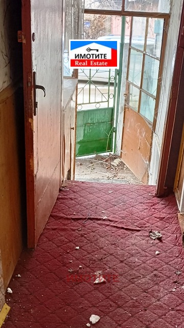 Продава КЪЩА, гр. София, Триъгълника, снимка 2 - Къщи - 54745050