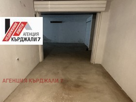 Garaj Țentâr, Cârdjali 9
