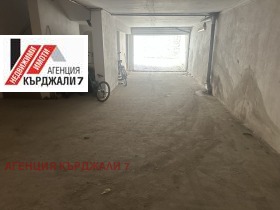 Garaj Țentâr, Cârdjali 7