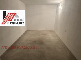 Garaj Țentâr, Cârdjali 8