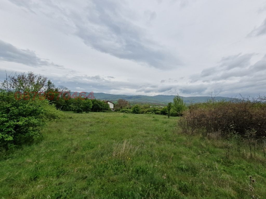 Продава ЗЕМЕДЕЛСКА ЗЕМЯ, с. Егълница, област Перник