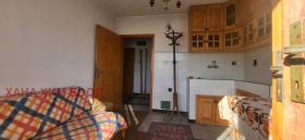 Piso de la casa Apriltsi, región Lovech 12