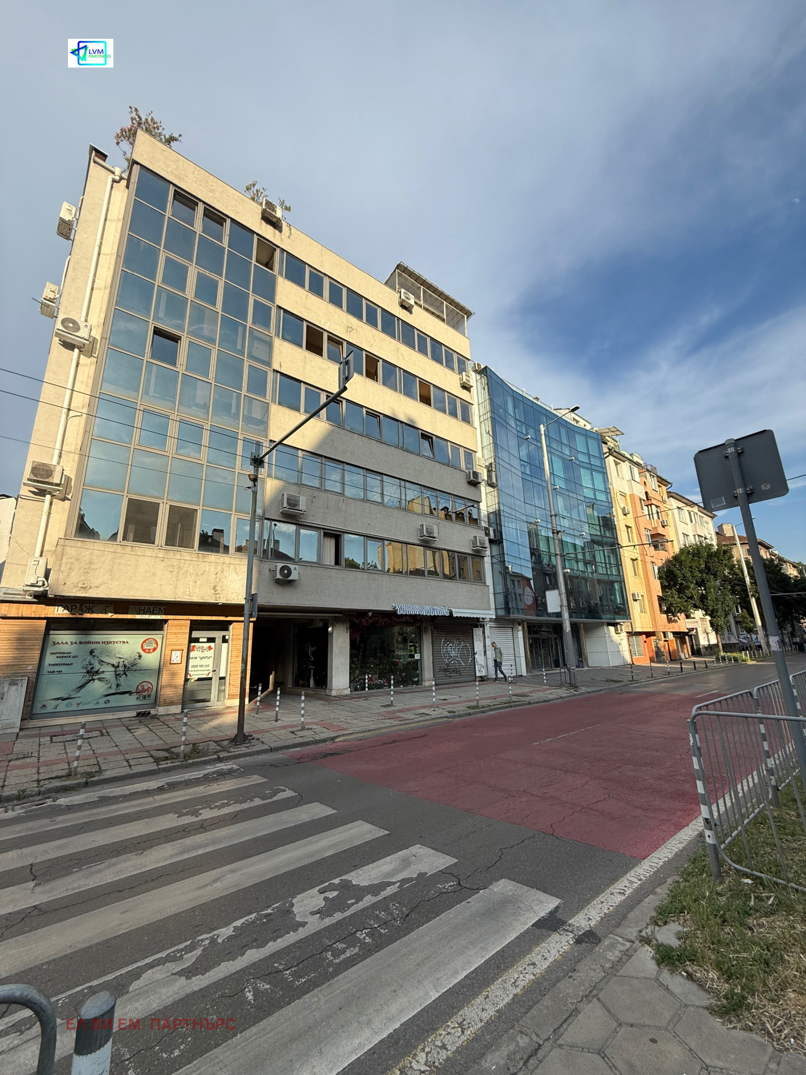Продава 3-СТАЕН, гр. София, Оборище, снимка 2 - Апартаменти - 55013952