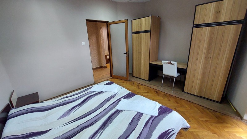 Продава МНОГОСТАЕН, гр. Бургас, Център, снимка 13 - Апартаменти - 52566000