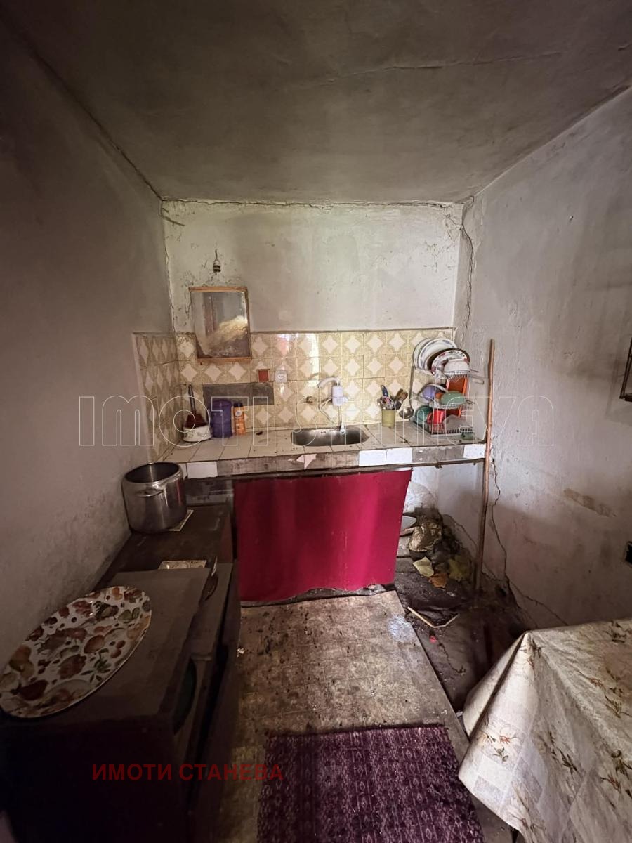 Продава КЪЩА, с. Сланотрън, област Видин, снимка 12 - Къщи - 54261685