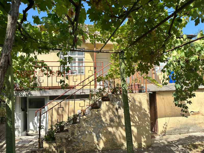 Продава КЪЩА, гр. Варна, с. Константиново