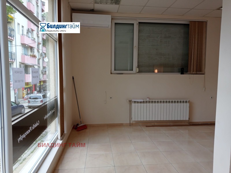 Продава МАГАЗИН в град Шумен, Център - 47 кв.м / 105 000 € » 205 362.15 лв., БИЛДИНГ ТАЙМ