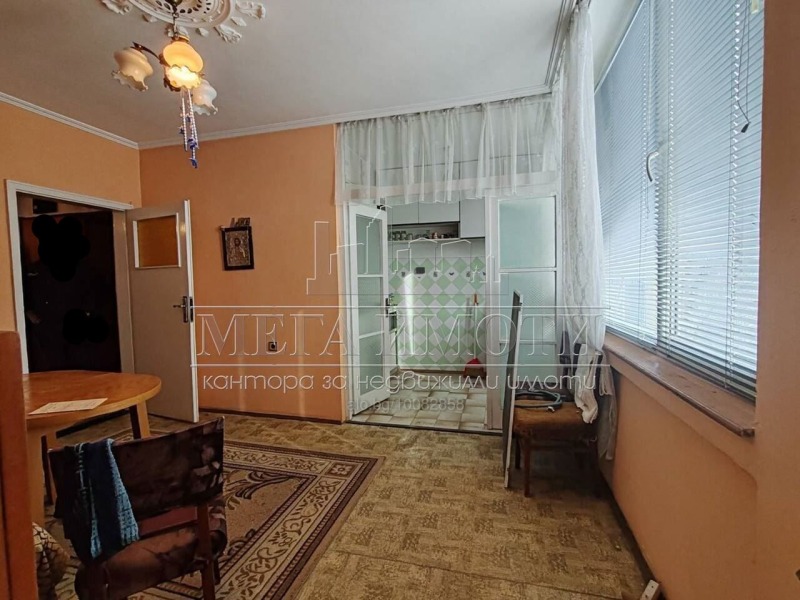 Продава  2-стаен, град Бургас, Лазур •  159 500 EUR • ID 38399650 — holmes.bg - [1] 