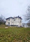 Продава ВИЛА, област Пловдив, с. Правище • 310000 € / 606307.30 лв. • 30535256 1