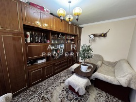 1 quarto Stefan Karadja, Razgrad 2