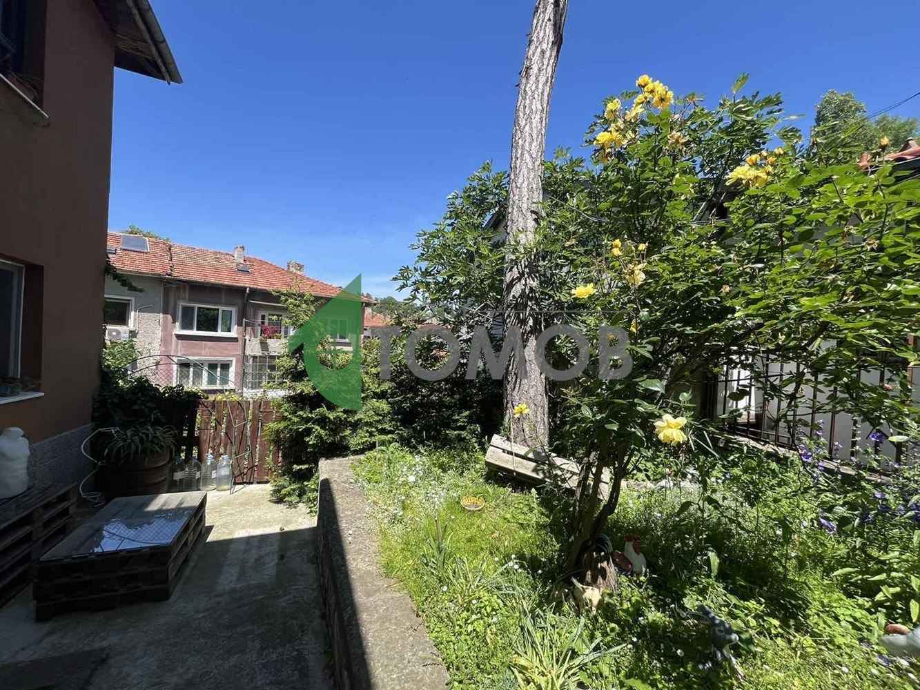 Продава КЪЩА, гр. Шумен, Център, снимка 2 - Къщи - 45874132