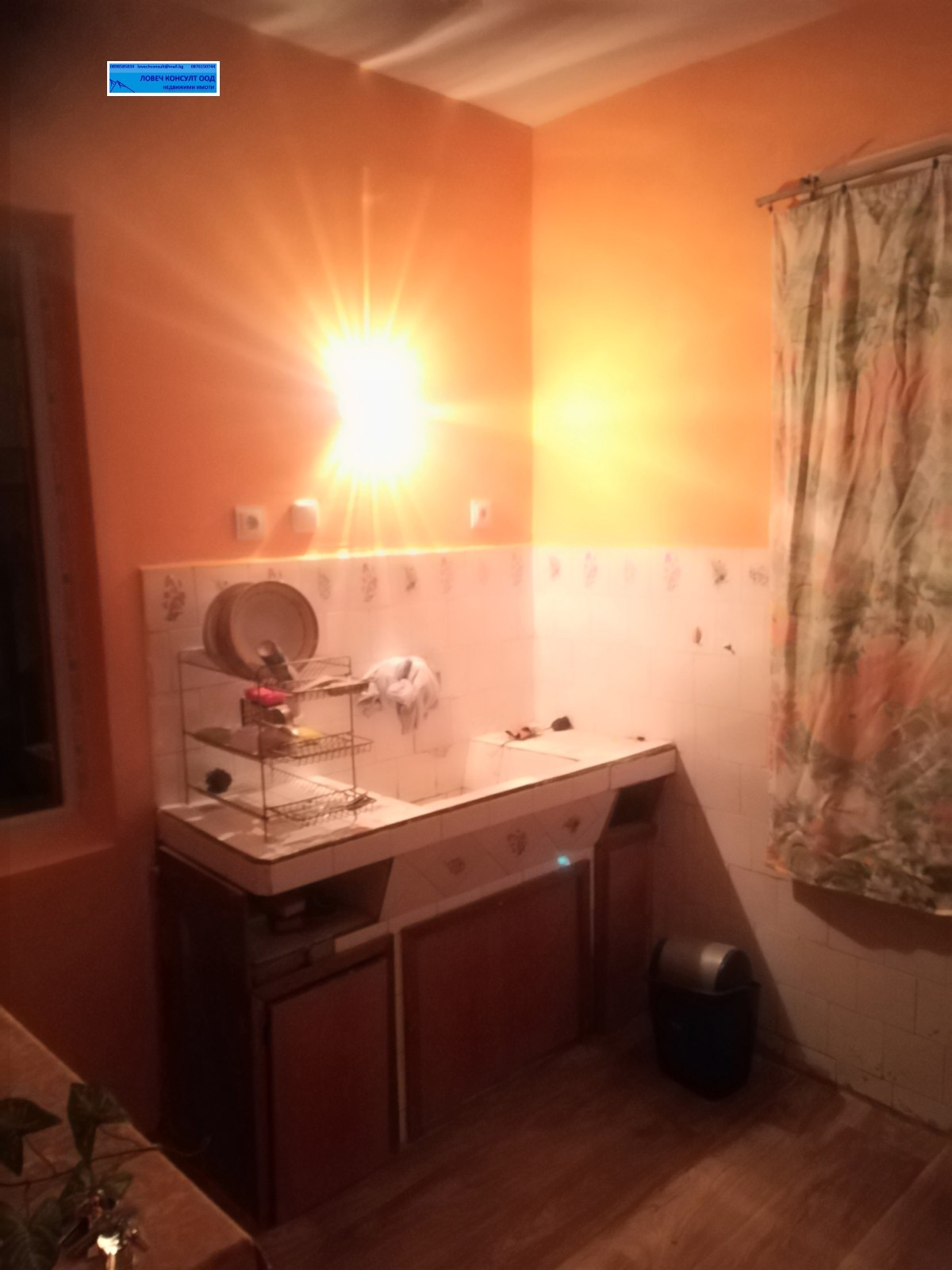 Продава ЕТАЖ ОТ КЪЩА, гр. Ловеч, Широк център, снимка 2 - Етаж от къща - 47451188