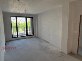 1 quarto Trakiia, Plovdiv