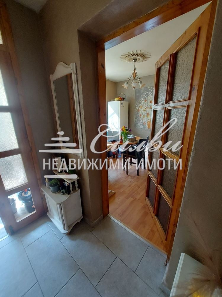 Продава ЕТАЖ ОТ КЪЩА, гр. Шумен, Пожарната, снимка 8 - Етаж от къща - 54404945