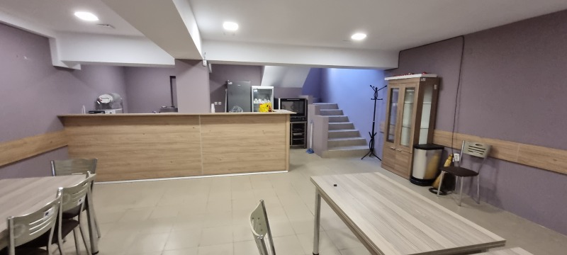 Продава ФРИЗЬОРСКИ/КОЗМЕТИЧЕН САЛОН в град Разград, Център - 145 кв.м / 117 597.13 € » 230 000 лв., РОС -НЕДВИЖИМИ ИМОТИ