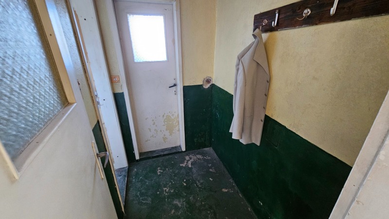 Продава ЕТАЖ ОТ КЪЩА, гр. Разград, Житница, снимка 8 - Етаж от къща - 52155492