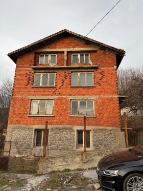 Haus Iztok, Pernik 9