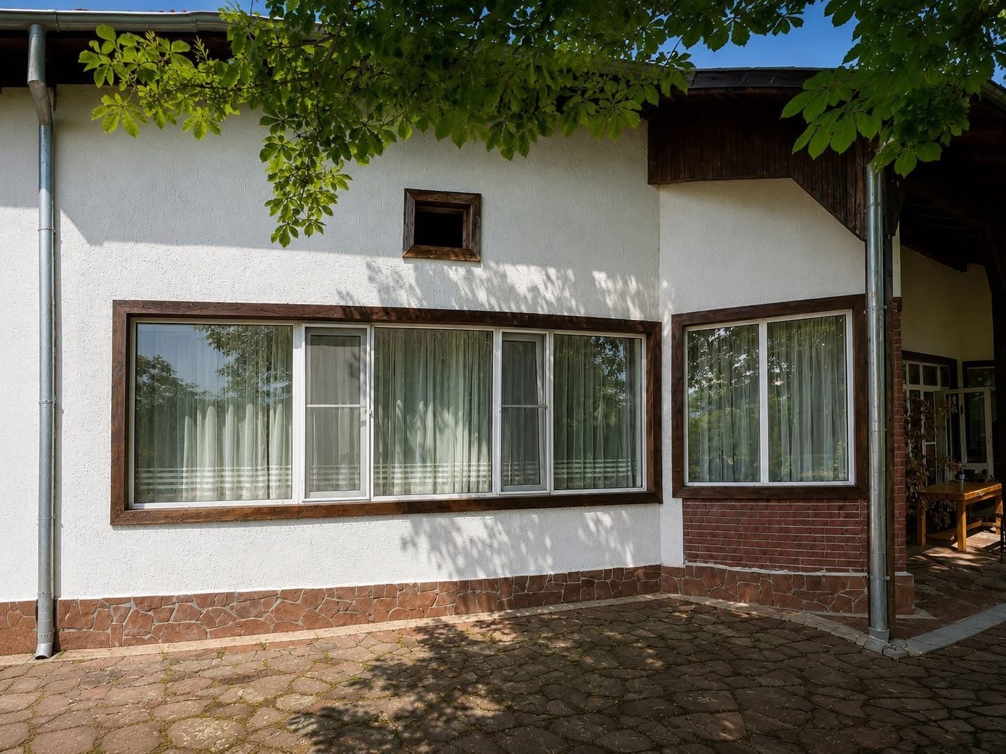 Продава ХОТЕЛ, с. Мездрея, област Монтана, снимка 4 - Хотели - 54663640