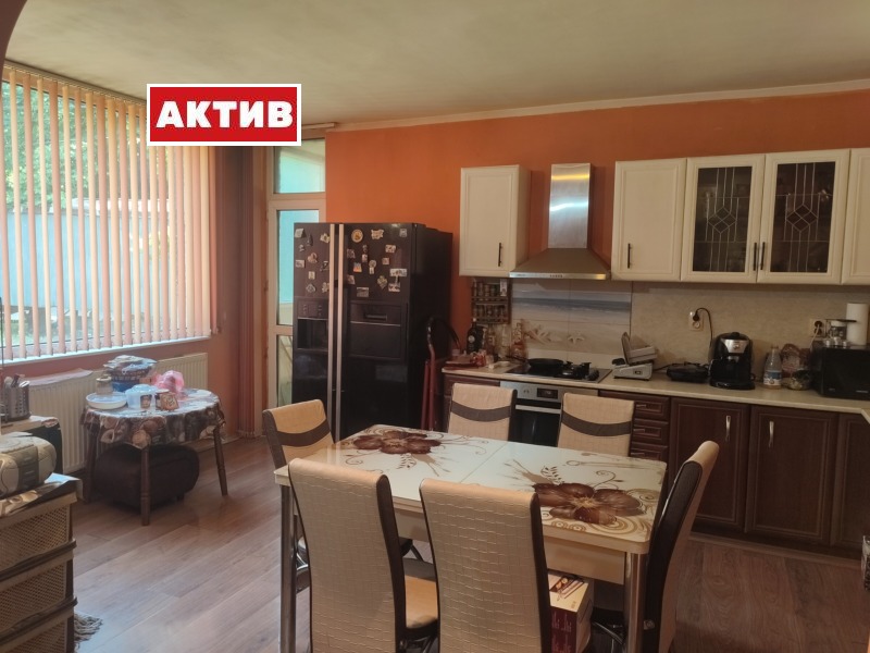 For Sale  3 bedroom Targovishte , Varosha , 106 sq.m | 91680982 - image [2]