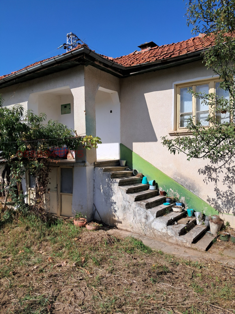 Продава КЪЩА в област Ловеч, с. Малиново - 150 кв.м / 18 406.51 € » 36 000 лв.