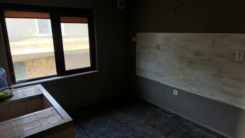 Продава КЪЩА, гр. Провадия, област Варна, снимка 2 - Къщи - 52837581