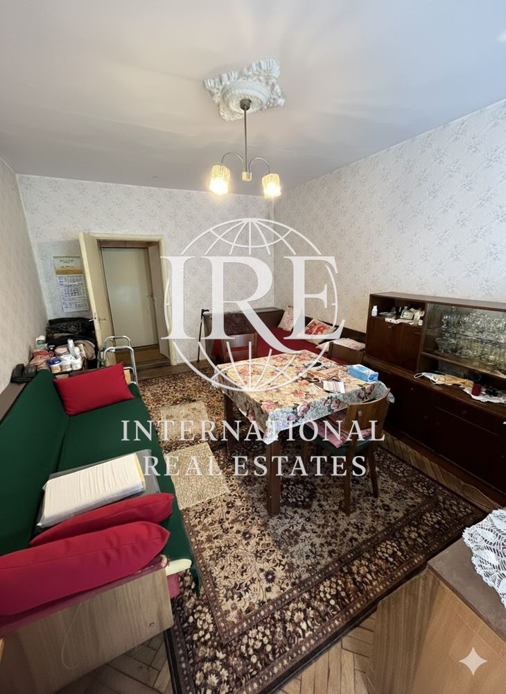 Продава МНОГОСТАЕН, гр. Добрич, Център, снимка 2 - Апартаменти - 52748044