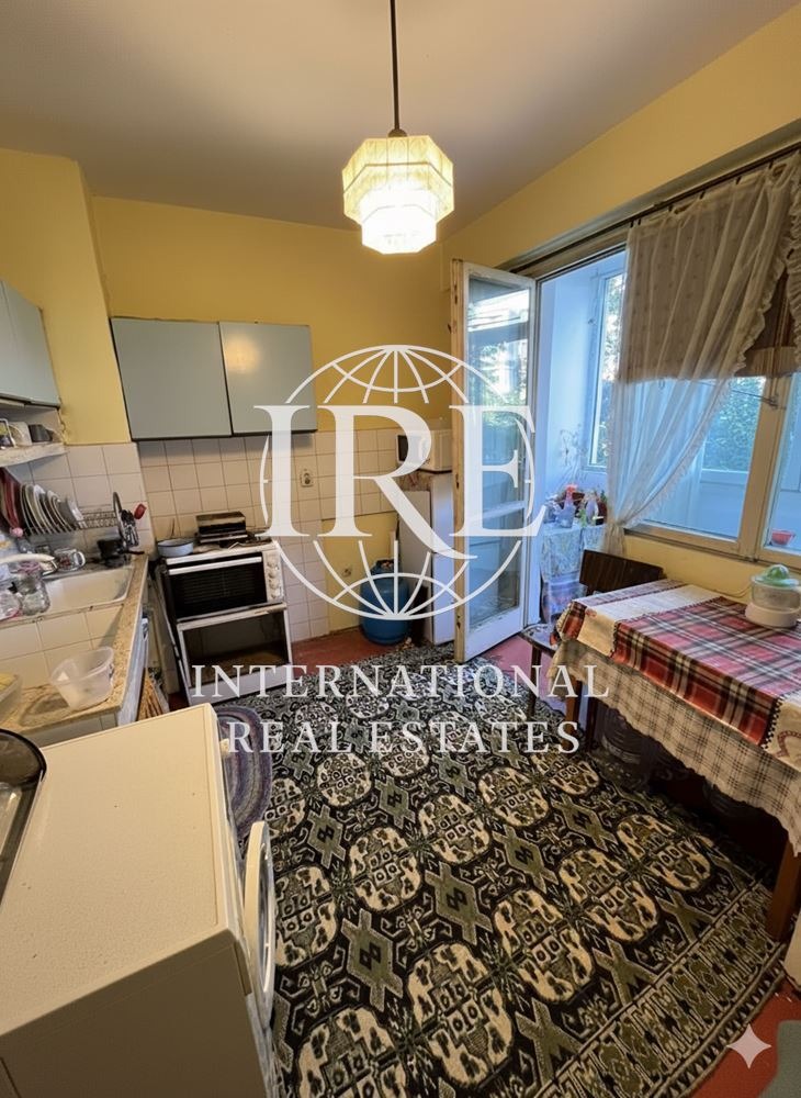 Продава МНОГОСТАЕН, гр. Добрич, Център