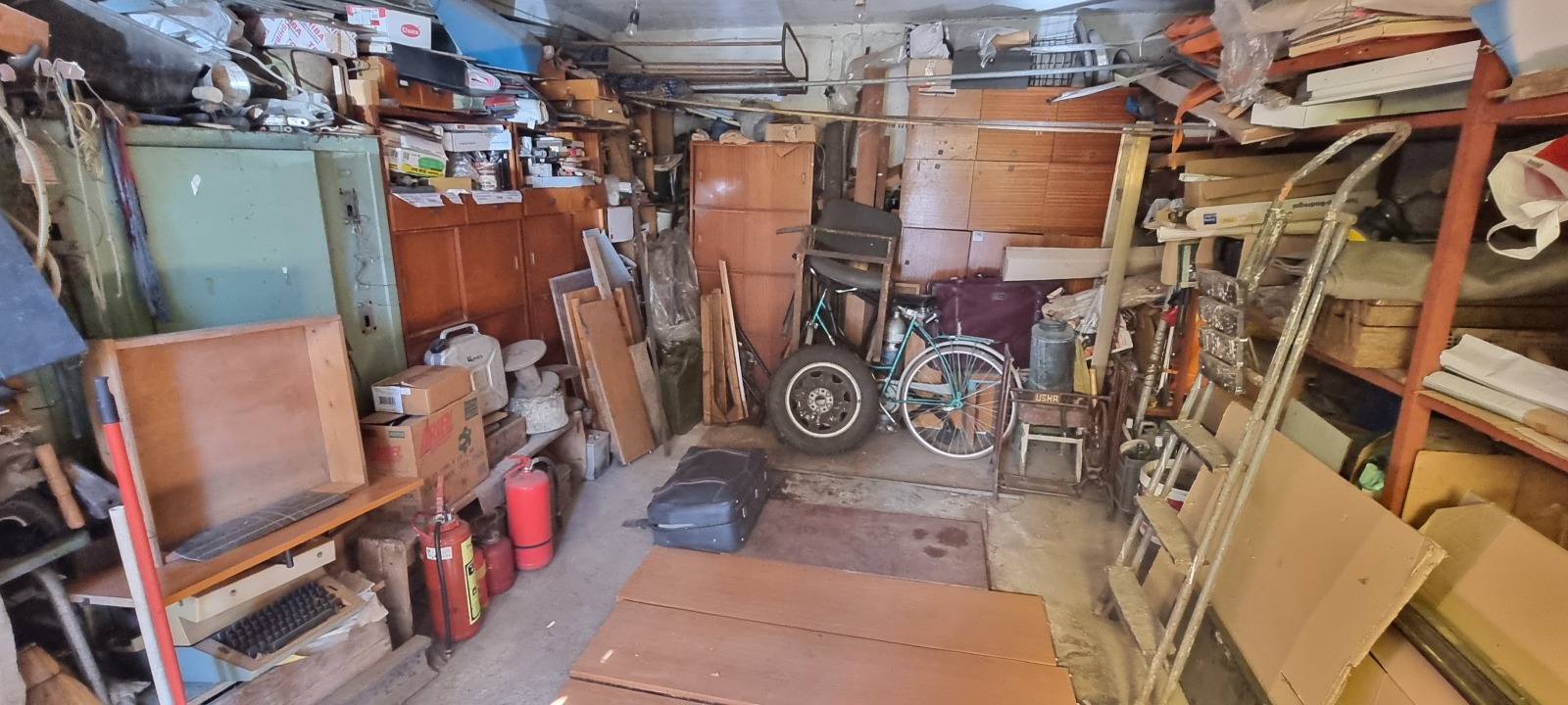 Продава ГАРАЖ, ПАРКОМЯСТО, гр. Разград, Център