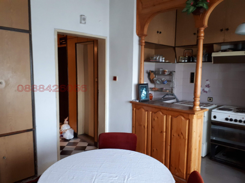Продава 4-СТАЕН, гр. Нови пазар, област Шумен, снимка 8 - Апартаменти - 52779116