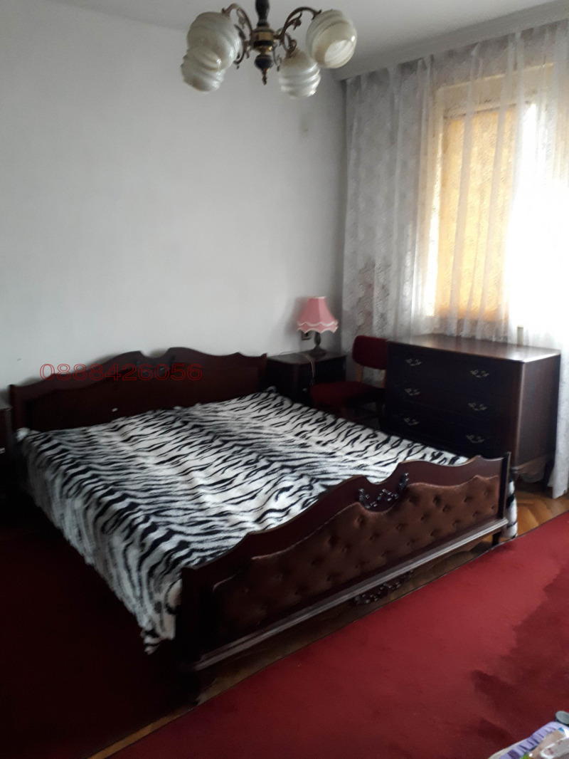 Продава 4-СТАЕН, гр. Нови пазар, област Шумен, снимка 2 - Апартаменти - 52779116