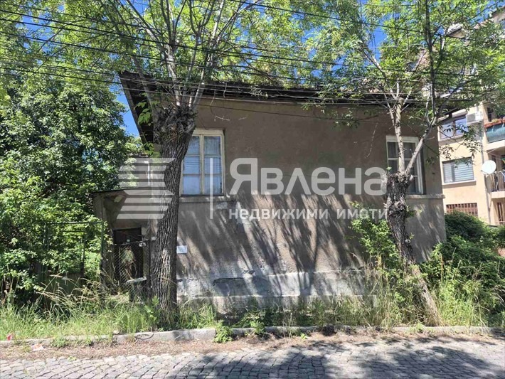 Продава КЪЩА, гр. Перник, Център
