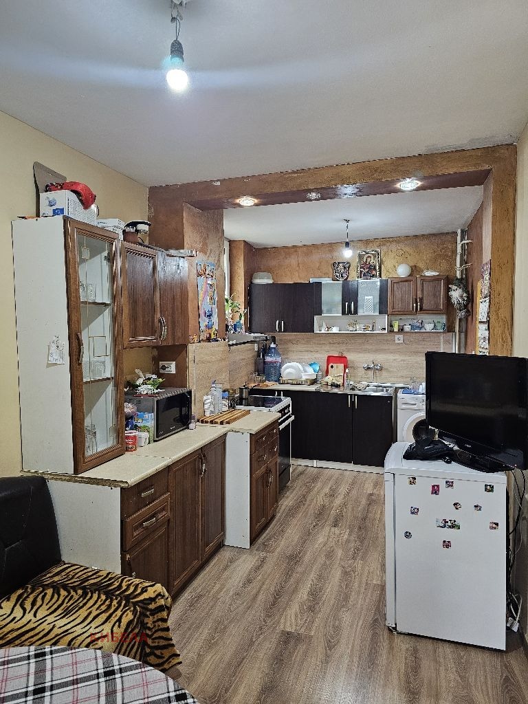 Продава  3-стаен град Перник , Изток , 82 кв.м | 64162102