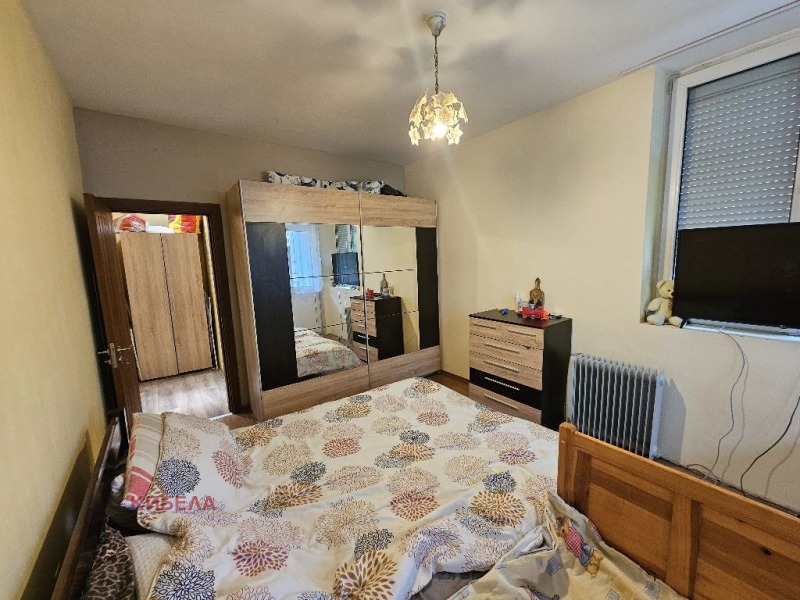 Продава  3-стаен град Перник , Изток , 82 кв.м | 64162102 - изображение [4]