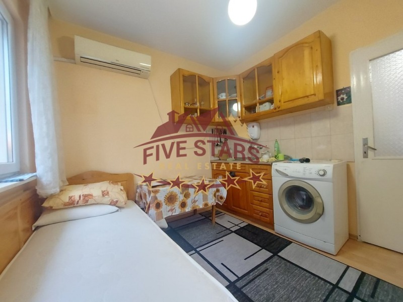 Продава 4-СТАЕН в град Добрич, Строител - 130 кв.м / 110 000 € » 215 141.30 лв., ФАЙВ СТАРС