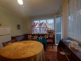 3 soverom Stroitel, Dobrisj 5