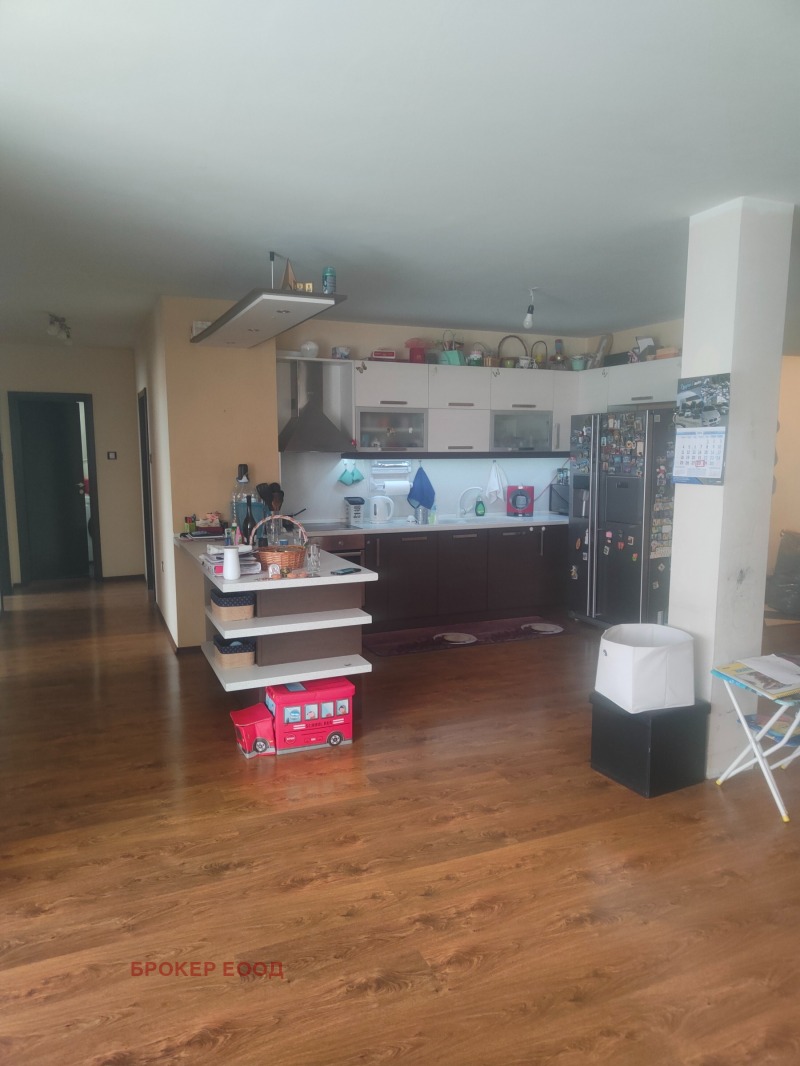 Продава 3-СТАЕН в град Сливен, Българка - 175 кв.м / 180 000 € » 352 049.40 лв., БРОКЕР ЕООД