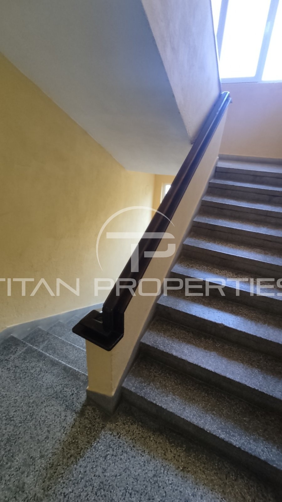 Продава 3-СТАЕН, гр. Карнобат, област Бургас, снимка 2 - Апартаменти - 47150197
