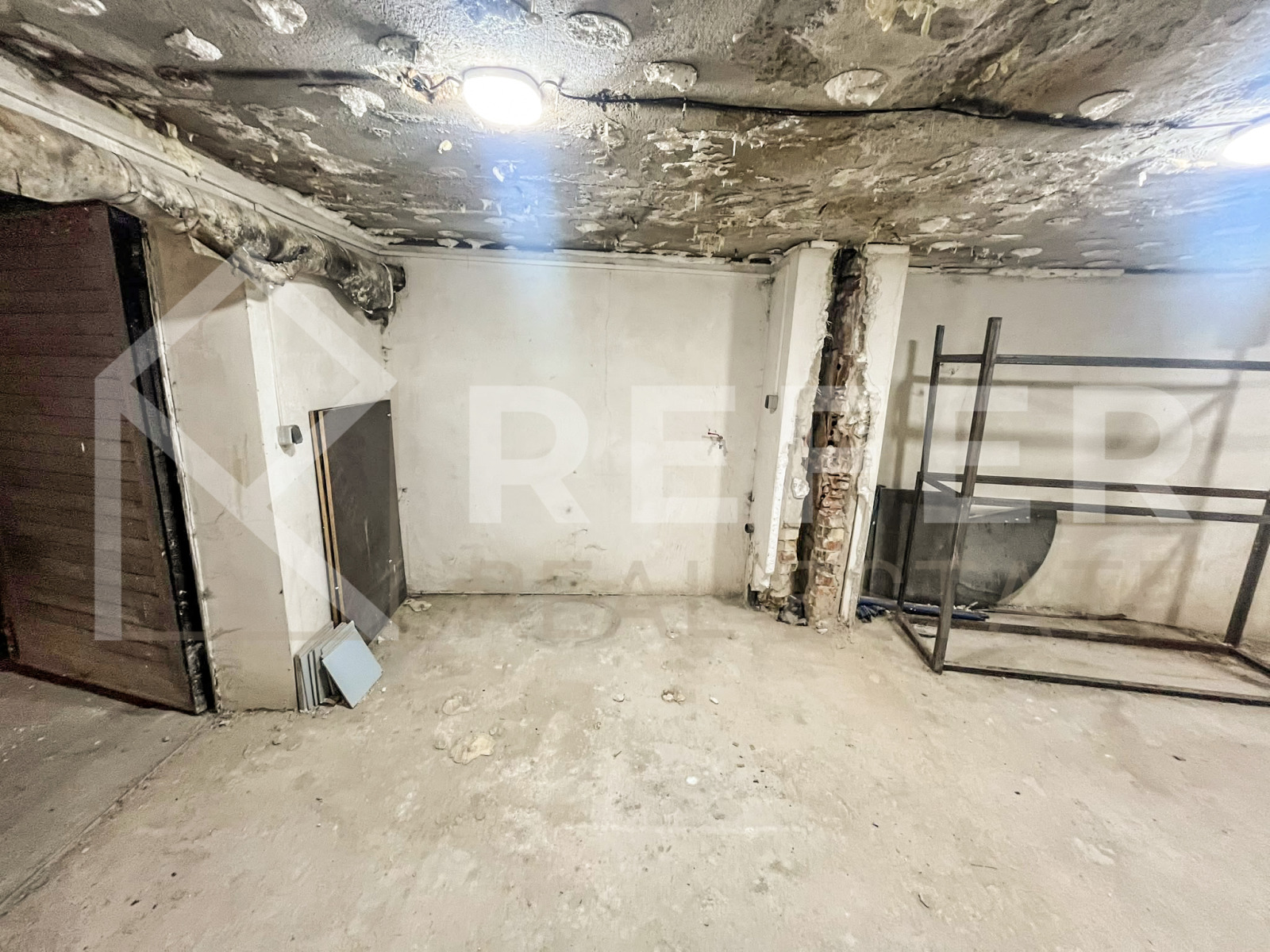 Продава ГАРАЖ, ПАРКОМЯСТО, гр. София, Лагера, снимка 4 - Гаражи и паркоместа - 55031751
