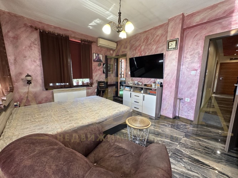 Na sprzedaż  3 sypialnie Plowdiw , Ostromila , 177 mkw | 60764983 - obraz [8]