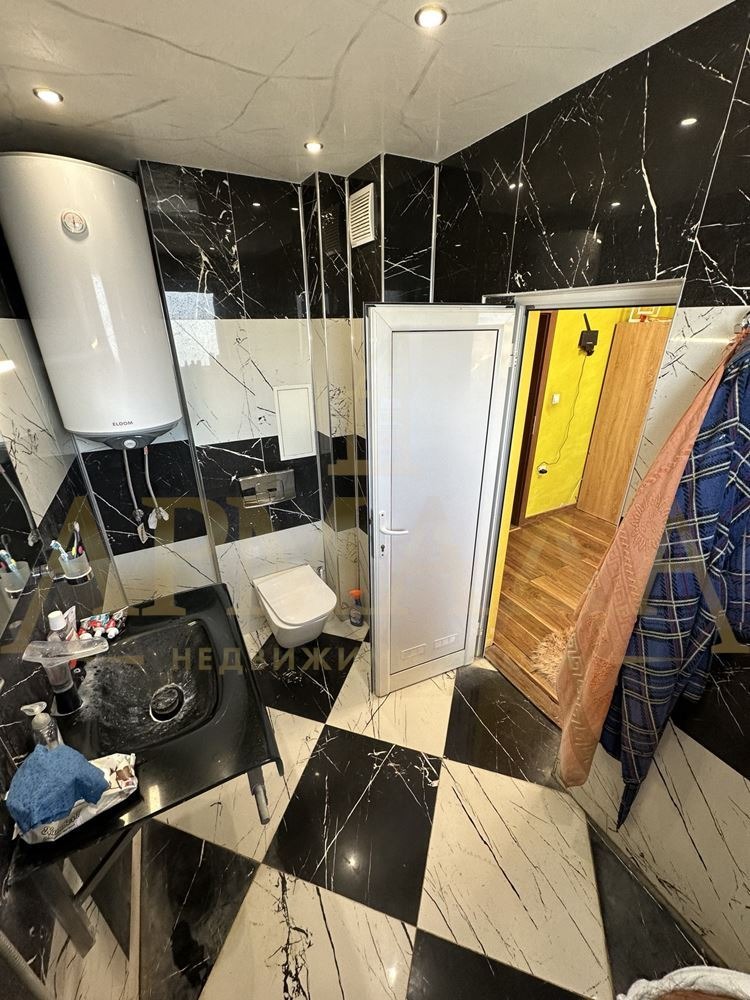 Na sprzedaż  3 sypialnie Plowdiw , Ostromila , 177 mkw | 60764983 - obraz [12]
