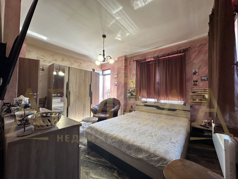 Na sprzedaż  3 sypialnie Plowdiw , Ostromila , 177 mkw | 60764983 - obraz [7]
