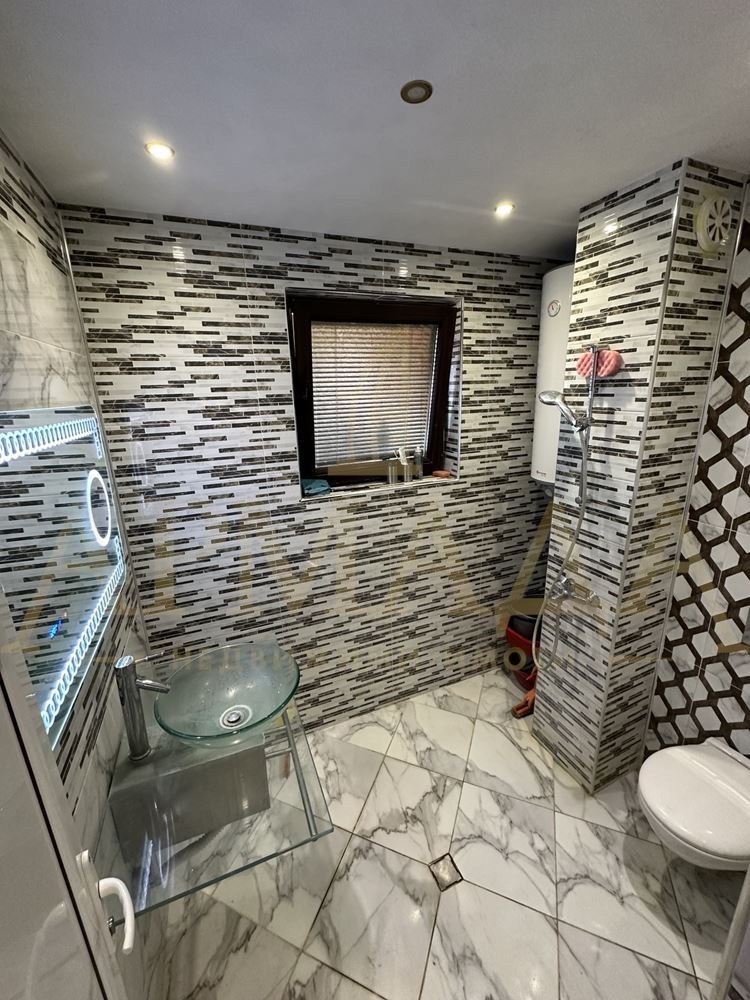 Na sprzedaż  3 sypialnie Plowdiw , Ostromila , 177 mkw | 60764983 - obraz [11]