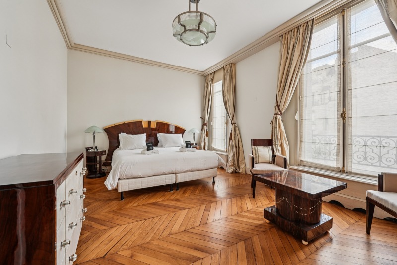 Продава МНОГОСТАЕН в град София, Център - 311 кв.м / При запитване, ИМОТИ МИРА