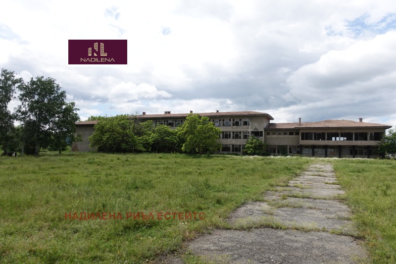 Продава ОФИС в област Кюстендил, с. Стоб - 2667 кв.м / 220 000 € » 430 282.60 лв., НАДИЛЕНА РИЪЛ ЕСТЕЙТС