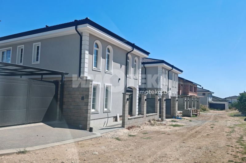 Продава  Къща, област Пловдив, с. Белащица •  365 000 EUR • ID 17607050 — holmes.bg - [1] 