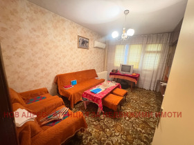 2 quartos Zapad 2, Targovichtche